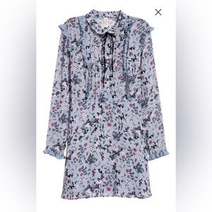 Short dress in chiffon with a printed pattern